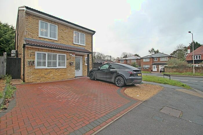 5 Bedroom Detached House To Rent In Holmsdale Close, Iver, SL0