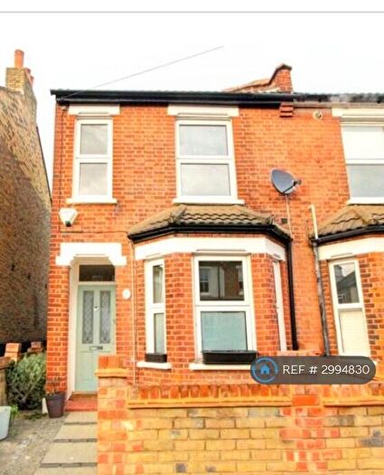 3 Bedroom Semi Detached House To Rent In Victoria Road, Bromley, BR2
