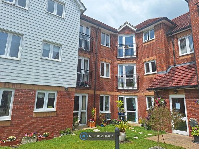 1 Bedroom Flat To Rent In Eadhelm Court, Edenbridge, TN8