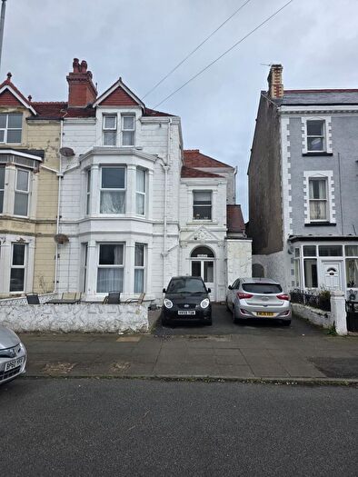 2 Bedroom Flat To Rent In Mostyn Ave, Llandudno, LL30