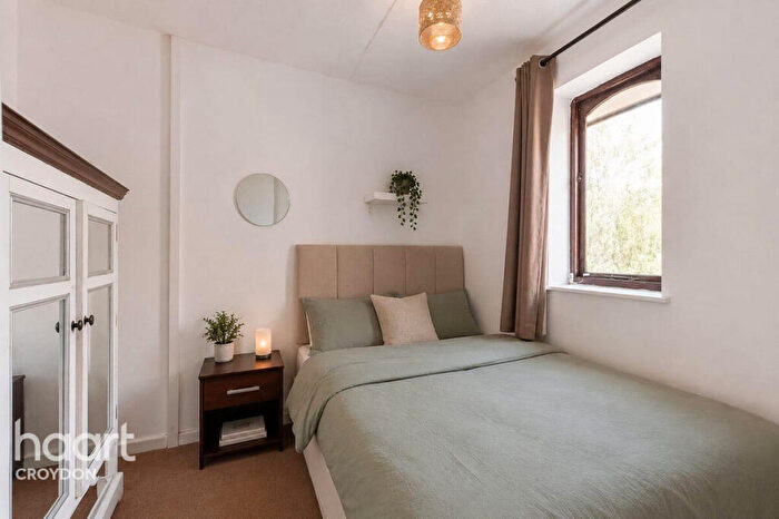 1 Bedroom Block Of Apartments For Sale In Ludford Close, Croydon, CR0