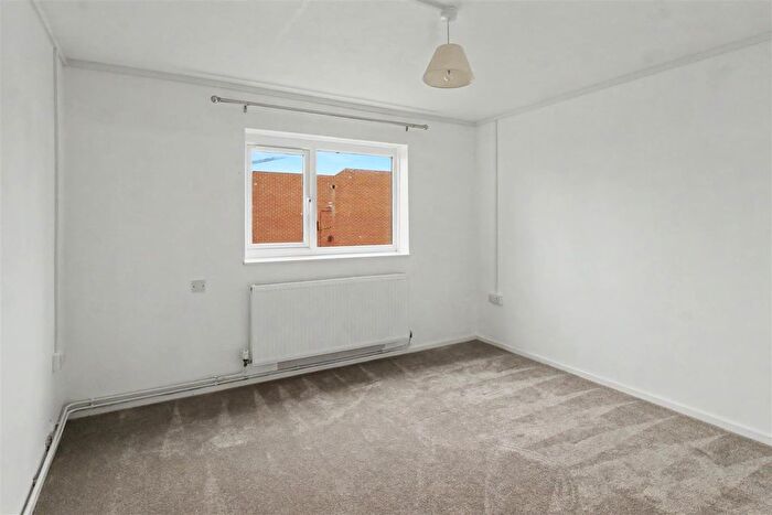 1 Bedroom Flat To Rent In Ribblesdale Court, Beeston, Nottingham, NG9