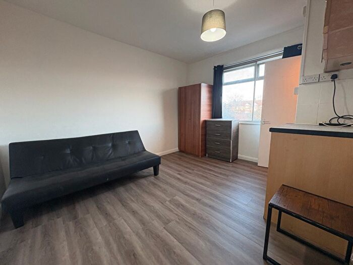 Studio To Rent In Mitchell Road, Palmers Green, N13