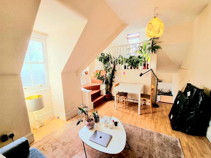 Flat To Rent In Hornsey Lane, Highgate, N6