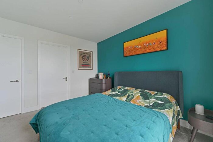 2 Bedroom Flat For Sale In Kidbrooke Park Road, Kidbrooke, London, SE3