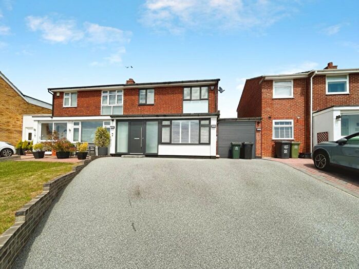 4 Bedroom Semi-Detached House For Sale In Northdown Road, Longfield, Kent, DA3