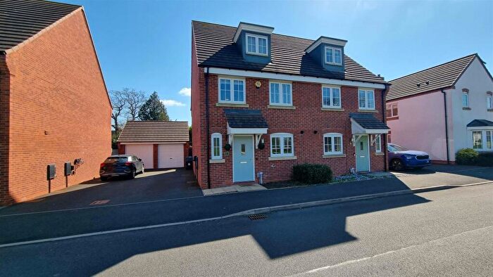 4 Bedroom Semi-Detached House For Sale In Burnham Road, Wythall, B47
