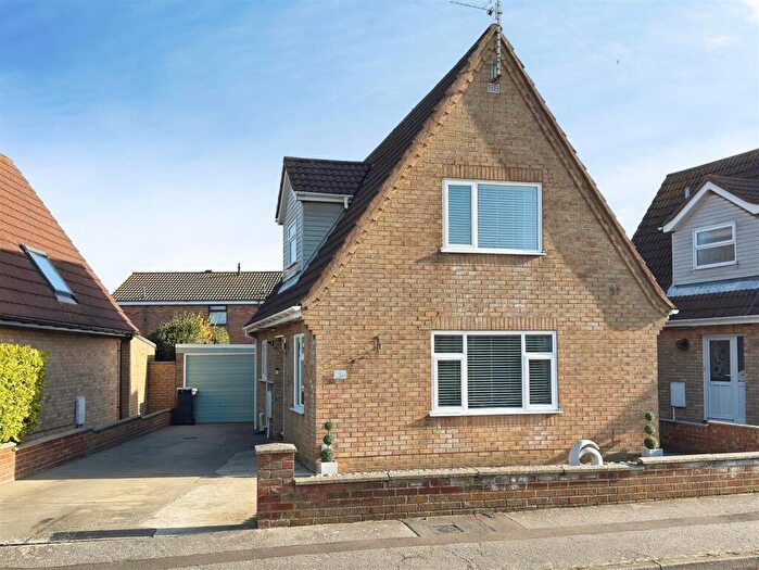 2 Bedroom Detached House For Sale In Windermere Park, Lowestoft, Suffolk, NR32