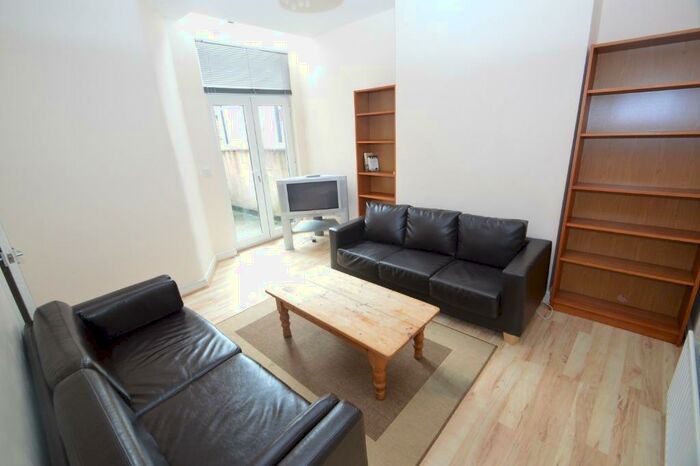 5 Bedroom Terraced House To Rent In Claremont Road, Rusholme, Manchester, M14