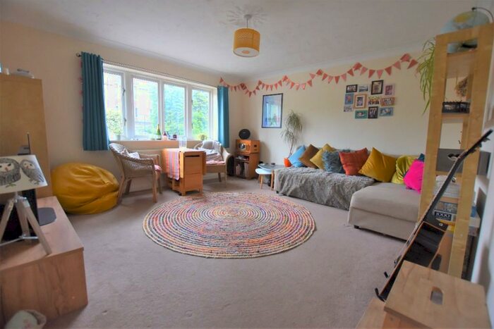 2 Bedroom Flat To Rent In Tauheed Close, London, N4