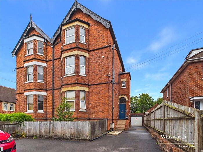 1 Bedroom Flat For Sale In Western Elms Avenue, Reading, Berkshire, RG30