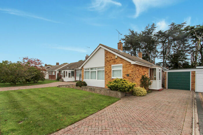 2 Bedroom Detached Bungalow To Rent In Cleveland Road, Worthing, BN13