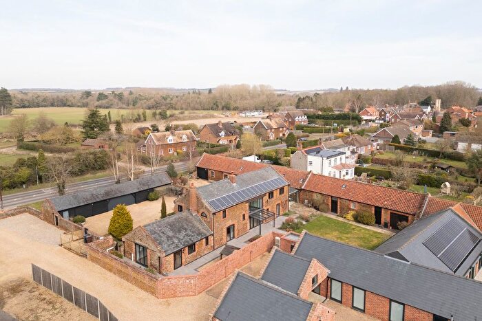 6 Bedroom Barn Conversion For Sale In Lynn Road, Hillington, PE31