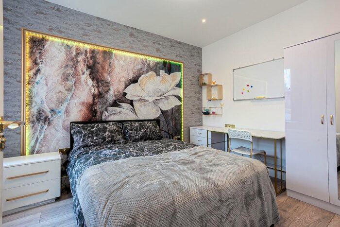 7 Bedroom House To Rent In Albion Road, Manchester, M14