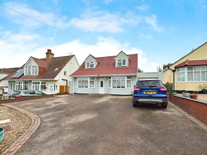 5 Bedroom Bungalow For Sale In Burrs Road, Clacton-on-Sea, Essex, CO15