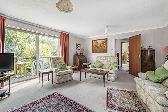 5 Bedroom Detached House For Sale In Mill Paddock, Abingdon, OX14