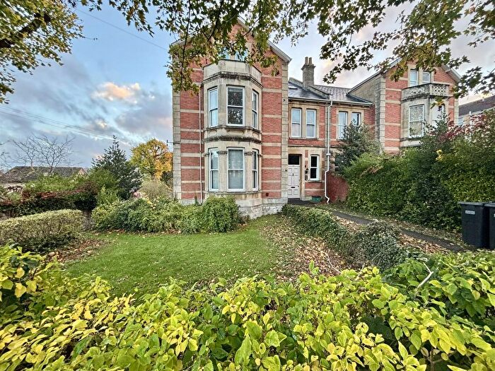 3 Bedroom Flat To Rent In Newbridge Hill, Bath, BA1