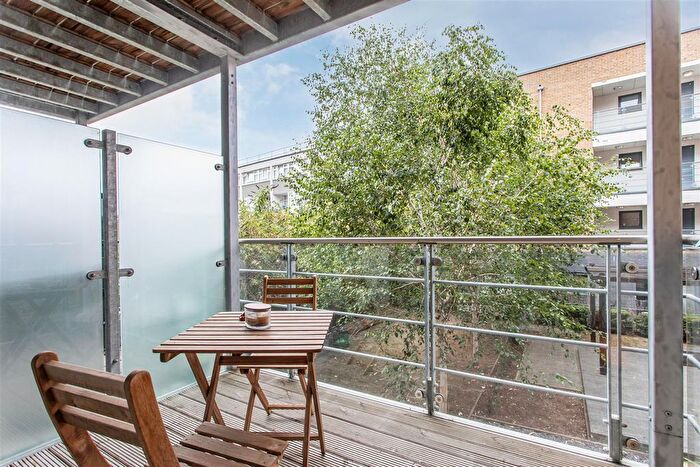 1 Bedroom Flat For Sale In Fielder Apartments, Mile End, E3