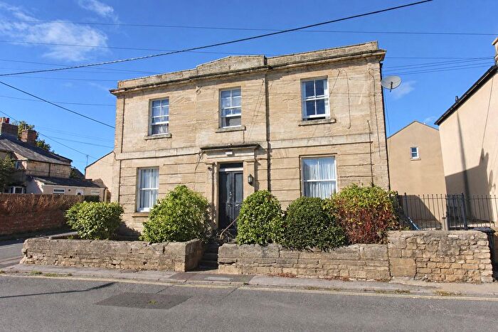 1 Bedroom Flat For Sale In Black Swan Court, Trowbridge, BA14