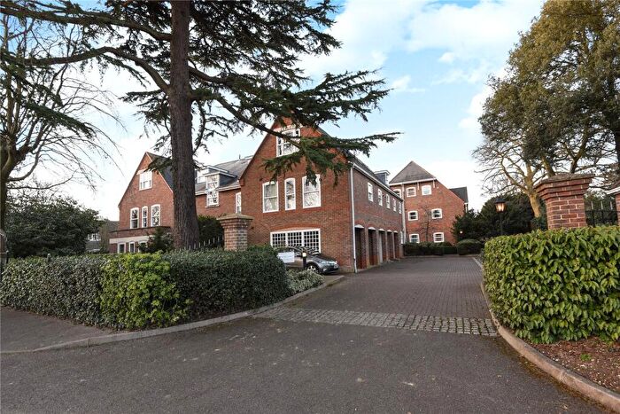 2 Bedroom Apartment To Rent In Garden Mews, Westcote Road, Reading, Berkshire, RG30