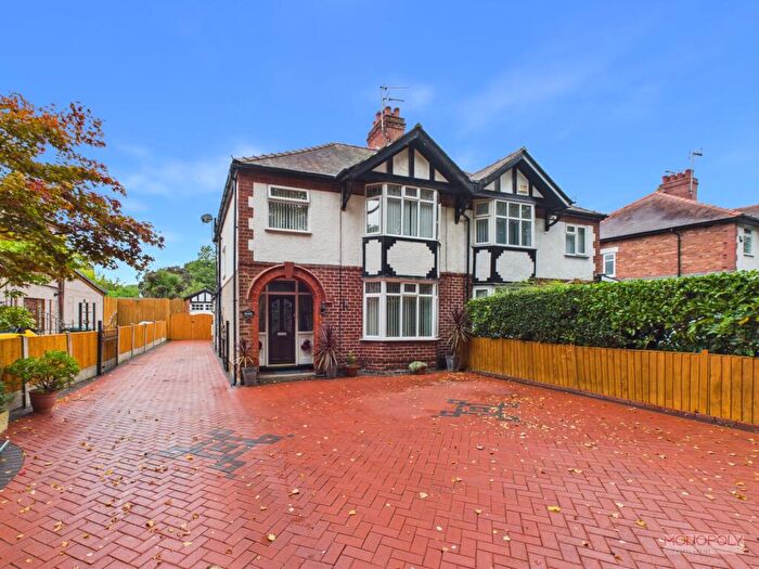 3 Bedroom Semi Detached House For Sale In Park Avenue, Wrexham, LL12