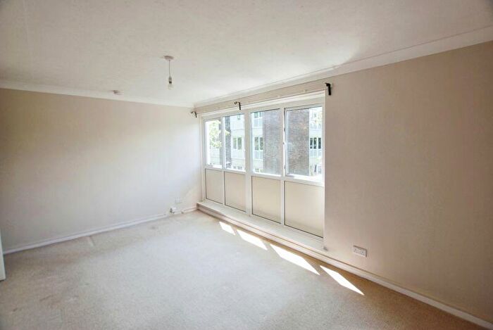 2 Bedroom Apartment To Rent In Lowick Court, South Gosforth, NE3