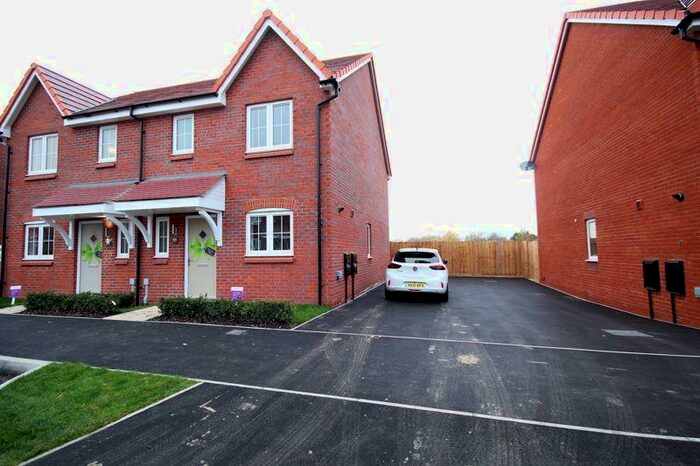 3 Bedroom Semi-Detached House To Rent In Parkside Drive, Gloucester, GL3