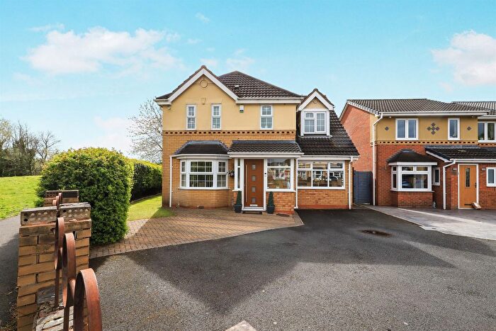 4 Bedroom Detached House For Sale In Constantine Way, Bilston, WV14