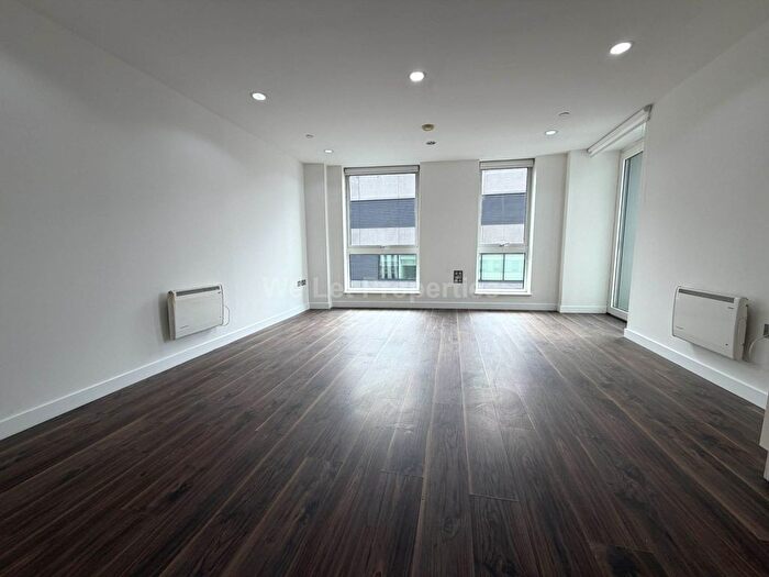 2 Bedroom Flat To Rent In The Heart, Media City, M50