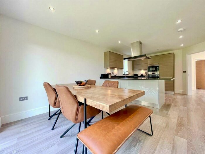 4 Bedroom Detached House To Rent In Ringwood Road, BH23