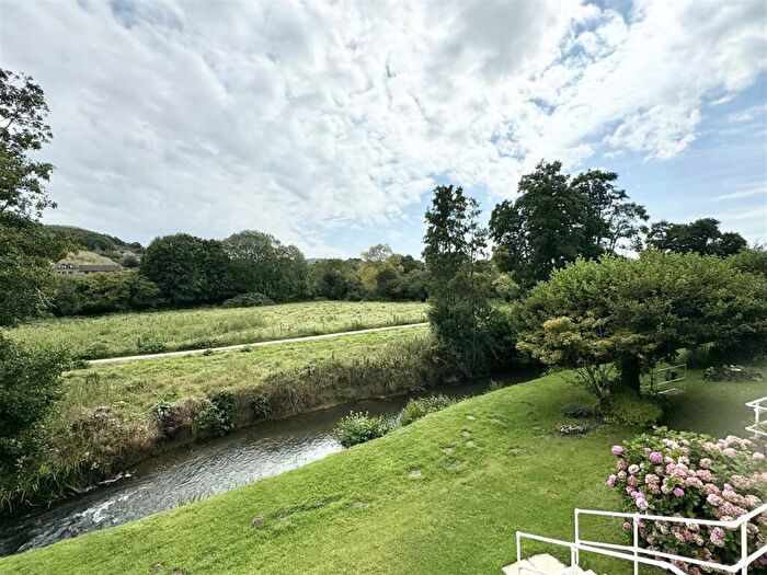 2 Bedroom Retirement Property For Sale In Meadow Court, Bridport, DT6