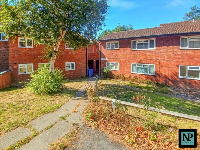 2 Bedroom Flat To Rent In Crossfell, Wilnecote, B77