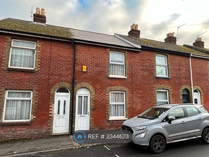2 Bedroom Terraced House To Rent In Hunnyhill, Newport, PO30