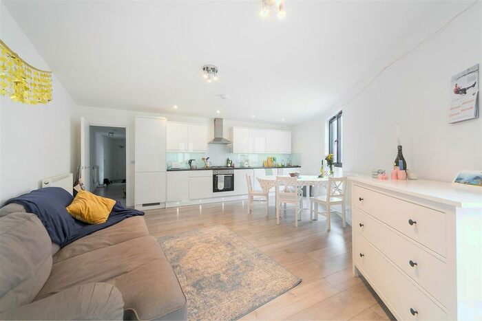 2 Bedroom Flat To Rent In Nipper Alley, Kingston Upon Thames, KT1