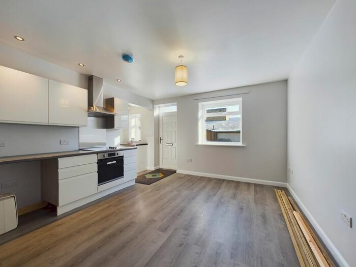 1 Bedroom End Of Terrace House To Rent In Clifton Street, Queensbury, Bradford, BD13