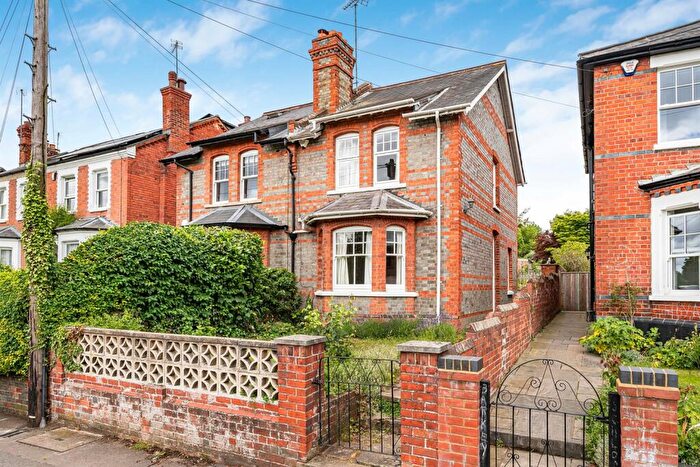 3 Bedroom Semi Detached House For Sale In Hemdean Road, Caversham, Reading, RG4