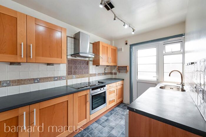 2 Bedroom Apartment For Sale In Upper Richmond Road West, East Sheen, London, SW14