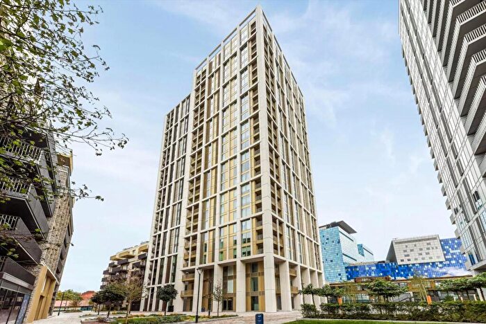 2 Bedroom Apartment To Rent In Cendal Crescent, Bouchon Point, E1