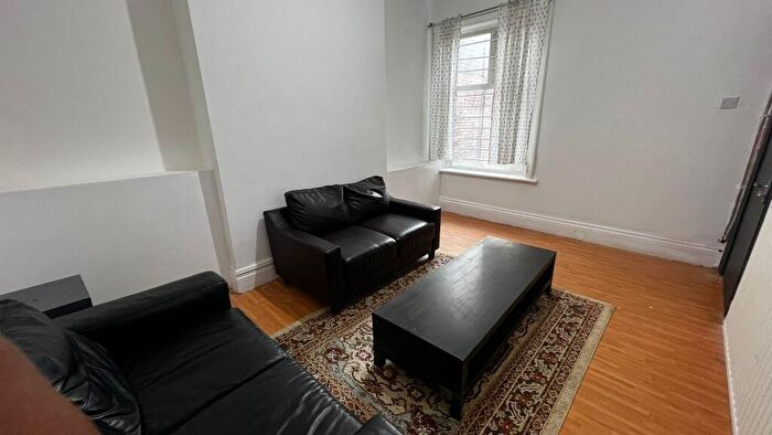 4 Bedroom Apartment To Rent In Wilmslow Road, Manchester, M14