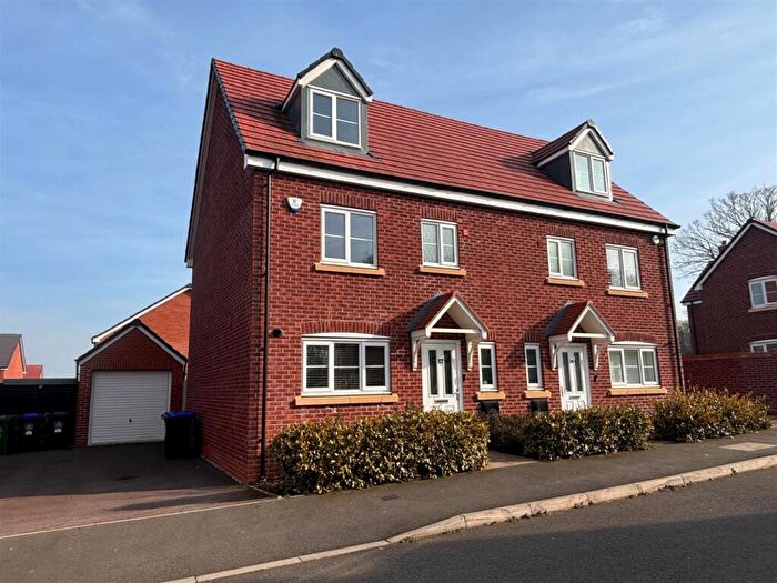 4 Bedroom Semi-Detached House For Sale In Delany Avenue, Wellesbourne, CV35