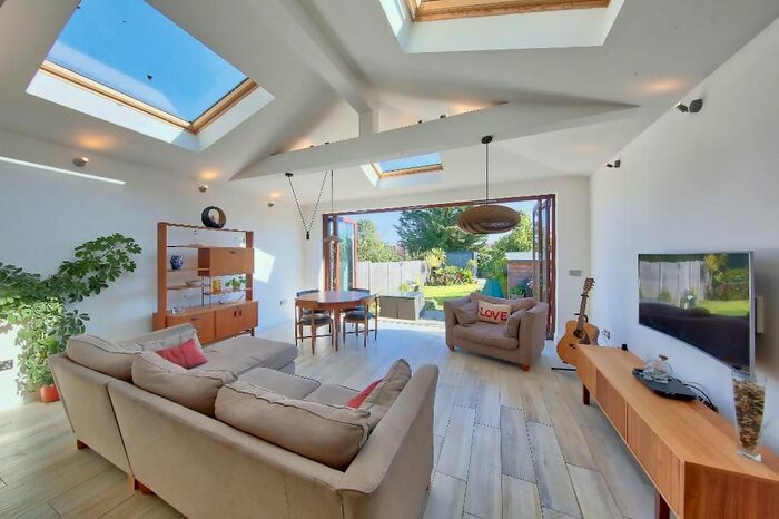4 Bedroom Semi-Detached House To Rent In Arundel Avenue, Morden, SM4