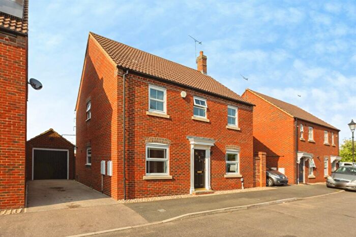 4 Bedroom Detached House For Sale In Brimmers Way, Aylesbury, HP19