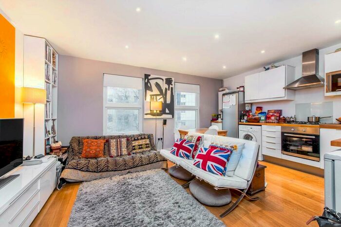 4 Bedroom Flat To Rent In Battersea Park Road, Battersea Park, London, SW11