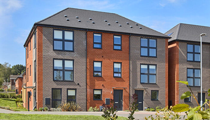 3 Bedroom Town House For Sale In Dee Road, Tilehurst, Reading, RG30