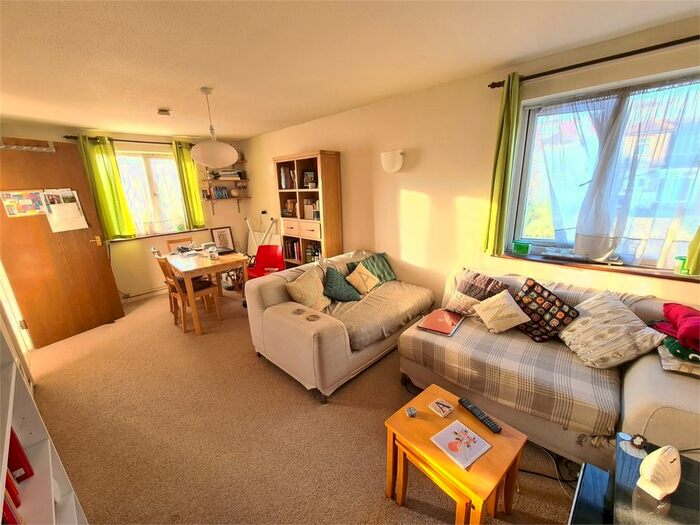 2 Bedroom Flat To Rent In Deanery Close, East Finchley, N2