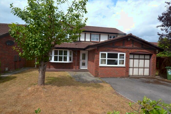 4 Bedroom Detached House To Rent In Montrose Close, Macclesfield, SK10