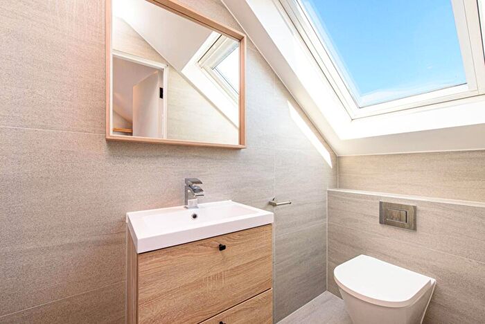 2 Bedroom Flat To Rent In Hamilton Road, Golders Green, London, NW11