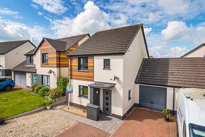 3 Bedroom Link Detached House For Sale In Waterloo Gardens, Torrington, Devon, EX38