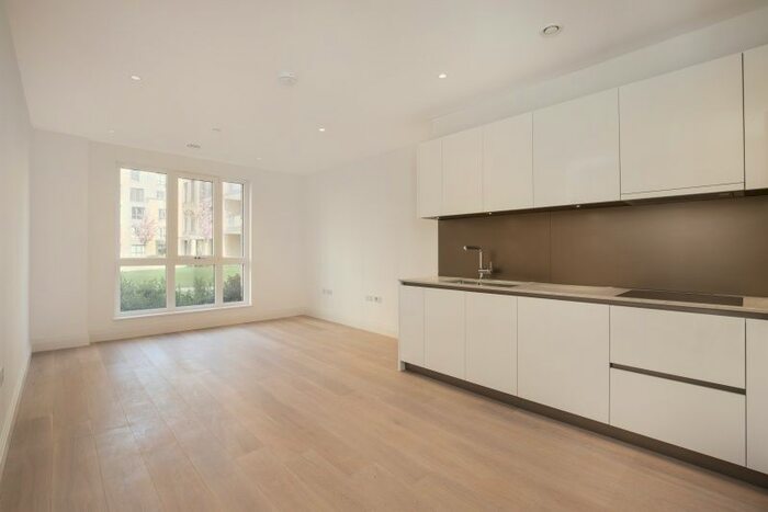 1 Bedroom Flat To Rent In Pinewood Gardens, Teddington, TW11