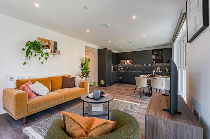 2 Bedroom Flat To Rent In Navigator Place, Blackheath, Kidbrooke, SE3